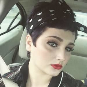 Meet your Posher, Adalia